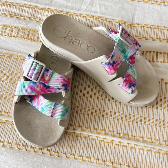 Women's Chaco Rainbow Print Sandals - Size 7 - Picture 1 of 5